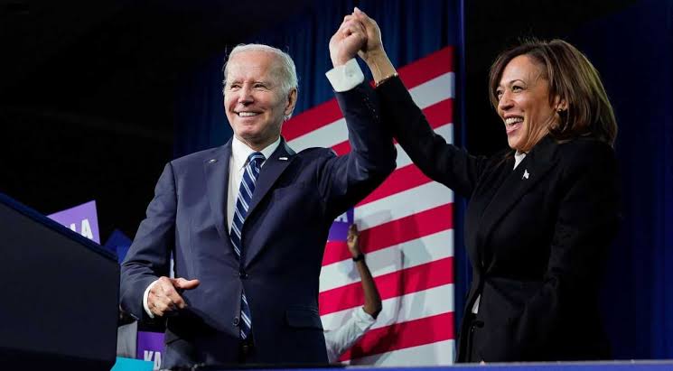 Joe Biden anuncia que não buscará a reeleição e declara apoio a Kamala Harris.
